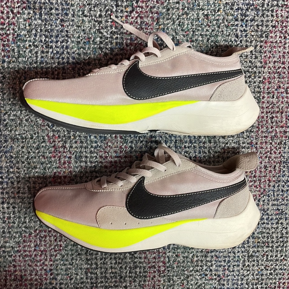 Nike - Picture 2 of 7